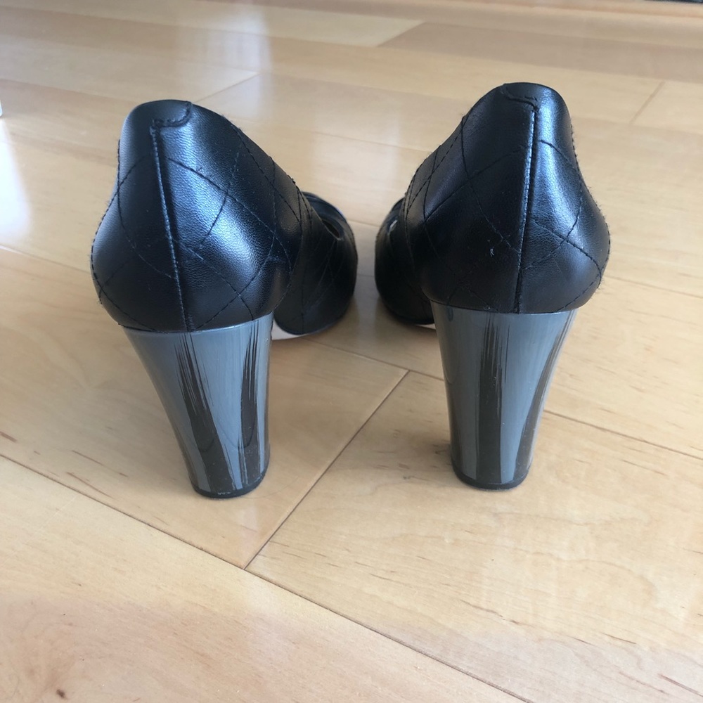 Ann Taylor size 7.5 quilted style black heels 👠 - Picture 3 of 5